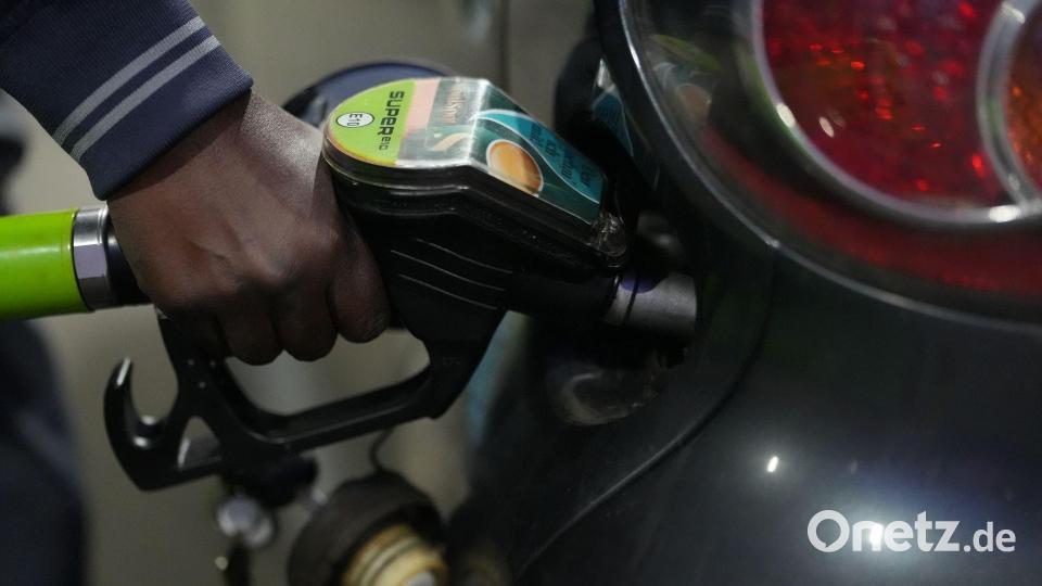 An der Tankstelle bekommen Autofahrer die Folgen des Iran-Krieges zu spüren. Bild: Marcus Brandt/dpa