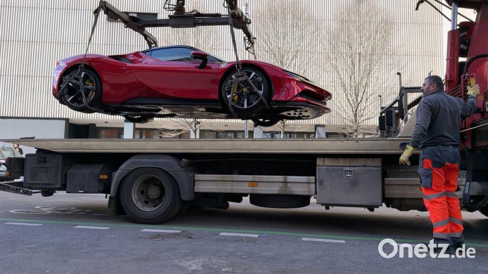 Sportwagen, Kunst und andere Gegenstände beschlagnahmten die Einsatzkräfte in Berlin und mehreren EU-Ländern. Bild: Carsten Koall/dpa