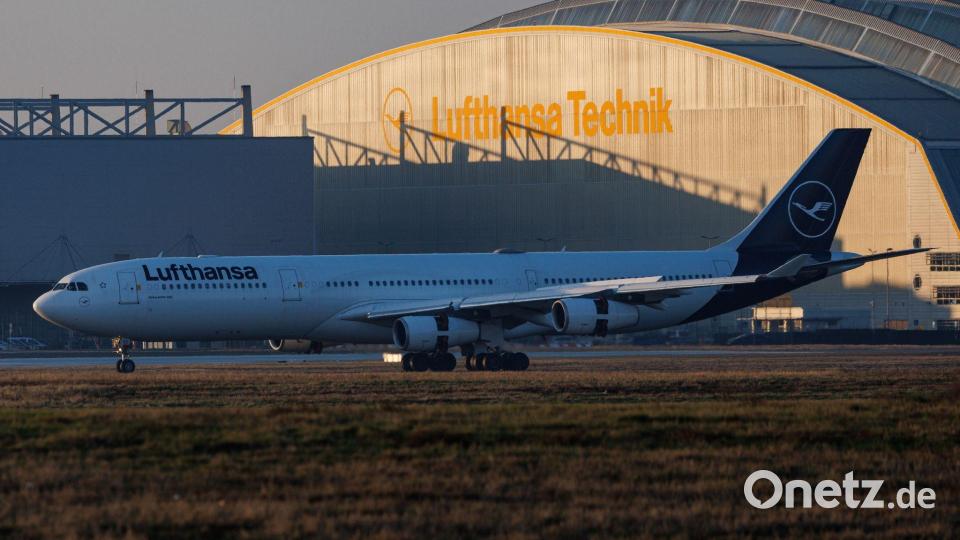 Wieder zu Hause: Der erste Evakuierungsflieger auf dem Frankfurter Airport. Bild: Hannes P. Albert/dpa
