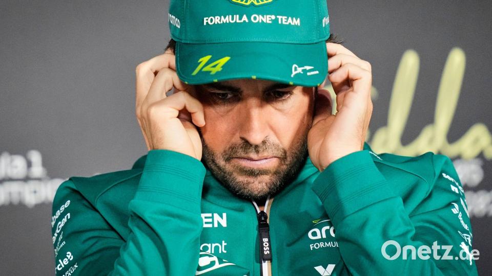 Fernando Alonso steht vor einer komplizierten Saison. (Archivbild) Bild: Darko Bandic/AP/dpa