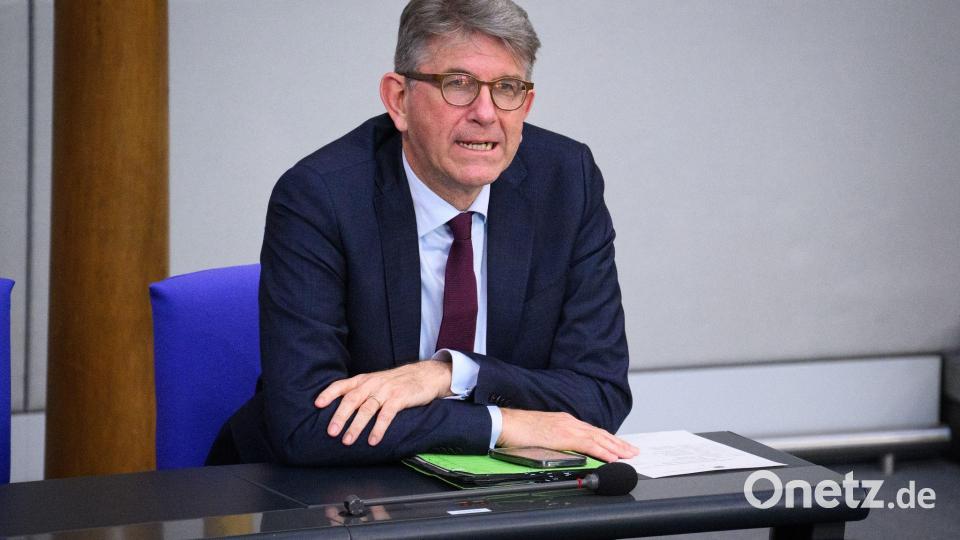 Kulturstaatsminister Wolfram Weimer findet seine Entscheidung zum Ausschluss dreier Buchläden vom Deutschen Buchhandlungspreis richtig. (Archivbild) Bild: Bernd von Jutrczenka/dpa