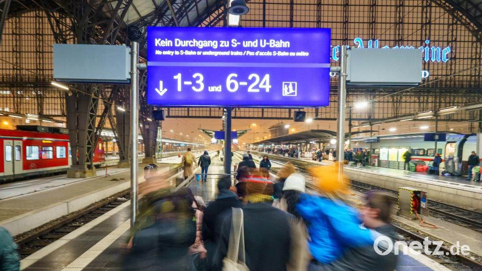 Kurzfristige Gleiswechsel sind die Fahrgäste ein großes Ärgernis. (Archivbild) Bild: Andreas Arnold/dpa