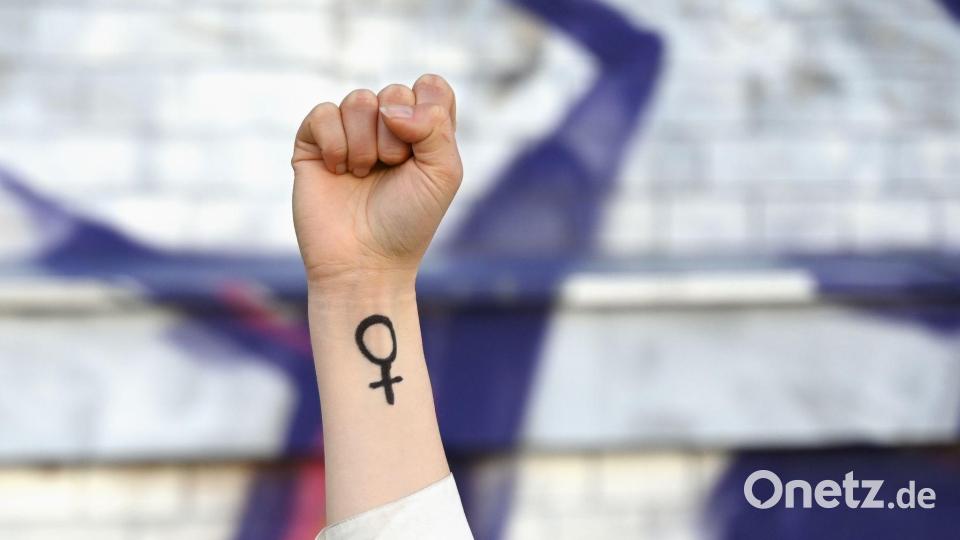 Womöglich stehe eine Neuverhandlung der Geschlechterrollen an, befürchten Experten. (Symbolbild) Bild: Elisa Schu/dpa