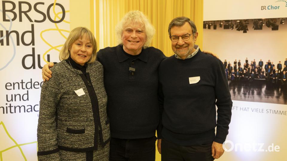 Beim Workshop im Februar lernten Chorleiter Peter Pollinger und die Vorsitzenden Marianne Rüb Sir Simon Rattle kennen. Bild: BR Astrid Ackermann