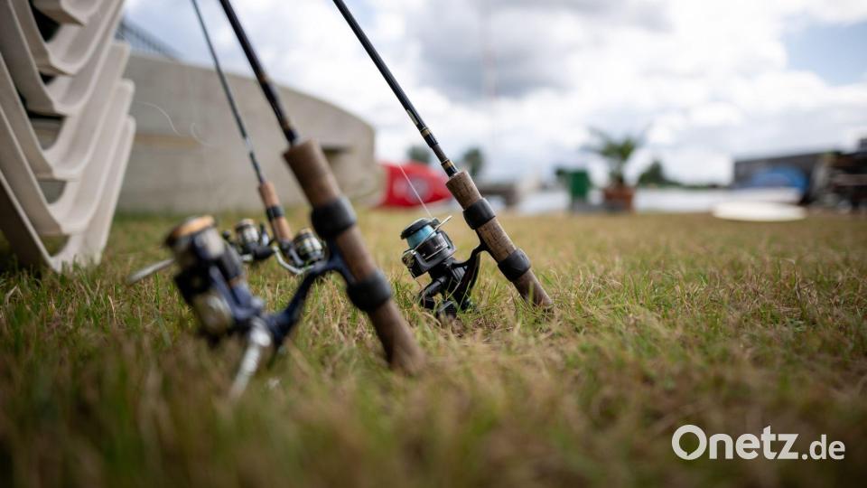 Angeln war lange eine Männerdomäne - das ändert sich langsam. (Symbolbild) Bild: Fabian Strauch/dpa