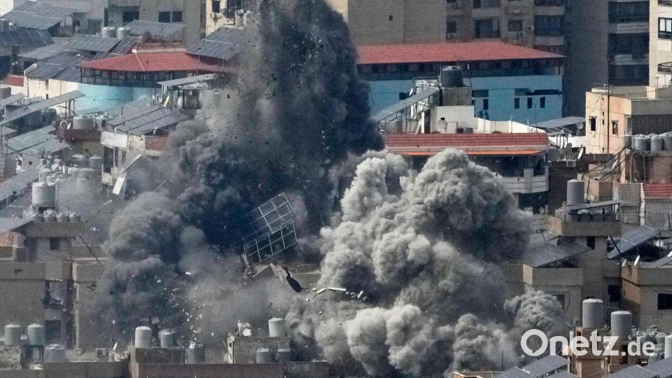 Nach Raketenbeschuss der Hisbollah greift Israel auch wieder Ziele im Libanon an. Bild: Hussein Malla/AP/dpa