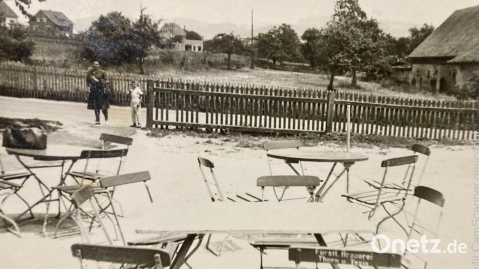Der Platz vor dem Wirtshaus war oft bestuhlt, zuletzt mit Biergarnituren. Archivbild: Hans Schuller