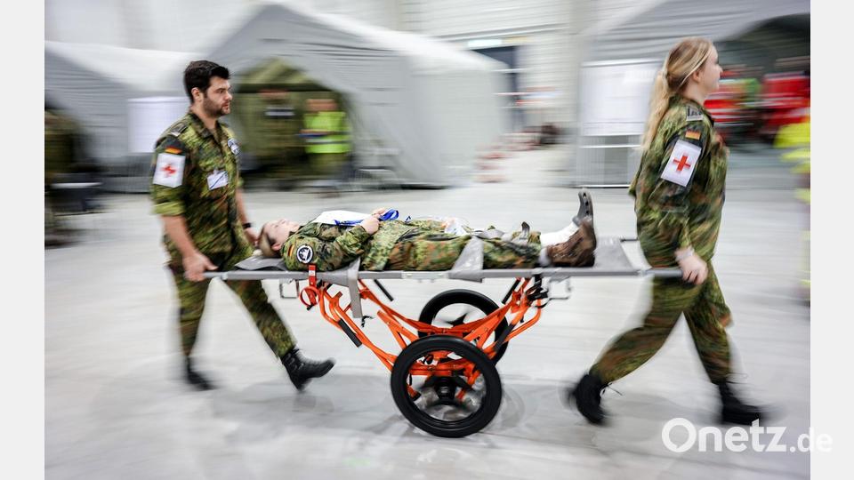 Bundeswehrsoldaten üben bei "Medic Quadriga" den Ernstfall. Bild: Kay Nietfeld/dpa