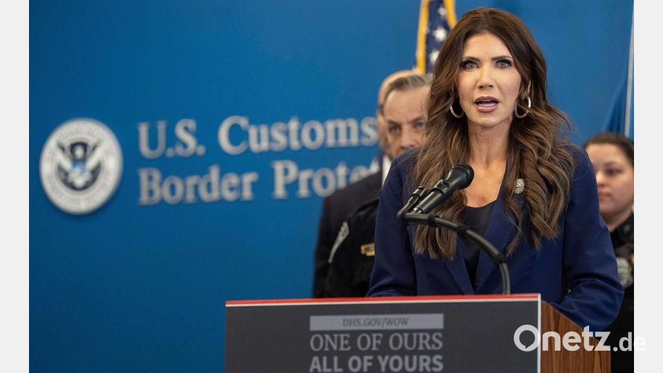 Als erste Ministerin der aktuellen Trump-Regierung muss US-Heimatschutzministerin Kristi Noem gehen. (Archivfoto) Bild: Yuki Iwamura/AP/dpa