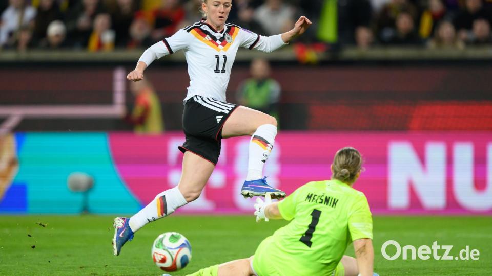 Nächste Hürde überspringen: der Auftrag für Lea Schüller und Co. vor dem Duell mit Norwegen. Bild: Robert Michael/dpa