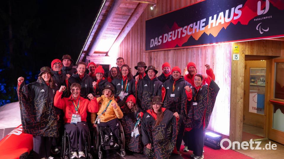 Das deutsche Alpin-Team vor der Eröffnungsfeier am Deutschen Haus. Bild: Philipp von Ditfurth/dpa