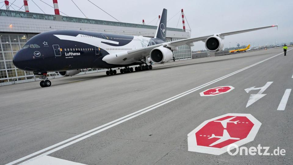 Lufthansa lässt sieben Jets verschiedener Flugzeugtypen in einer Jubiläumslackierung starten. Bild: Malin Wunderlich/dpa