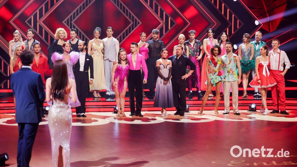 Alle 14 Paare stehen in der RTL-Tanzshow „Let's Dance“ im Coloneum. Bild: Rolf Vennenbernd/dpa