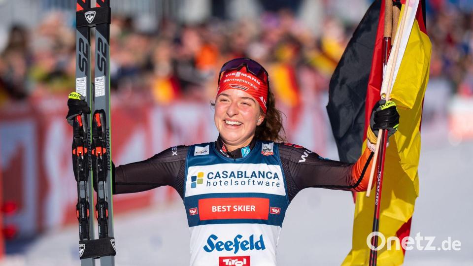 Kombiniererin Nathalie Armbruster hatte durch den Podestplatz Grund zum Jubeln. (Archivfoto) Bild: Georg Hochmuth/APA/dpa