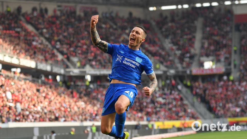 Schlug wieder mal per Freistoß zu: Bayers Alejandro Grimaldo. Bild: Achim Keller/dpa