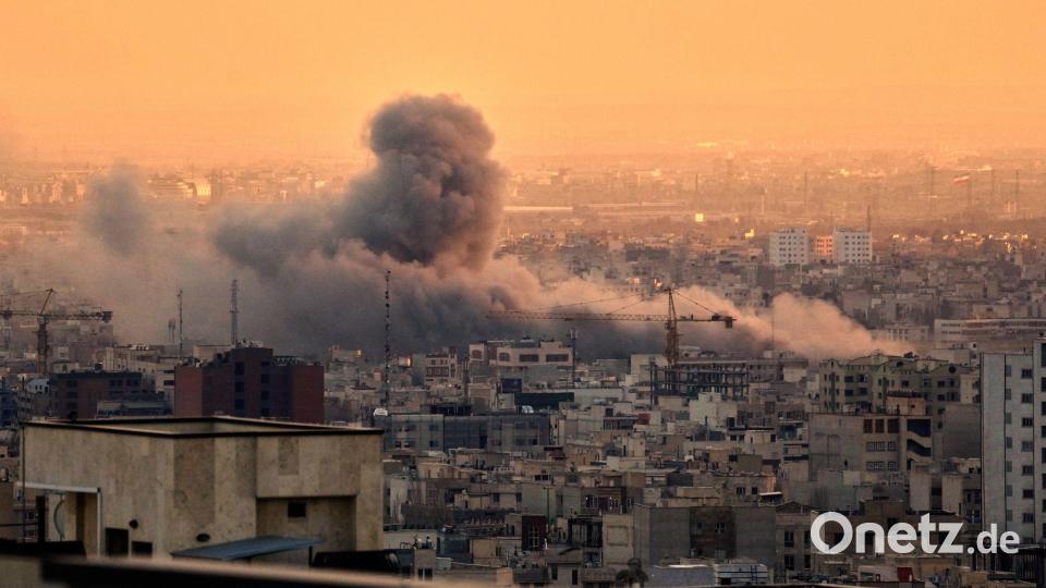 Israel und die USA intensivieren ihre Angriffe im Iran. Bild: Vahid Salemi/AP/dpa