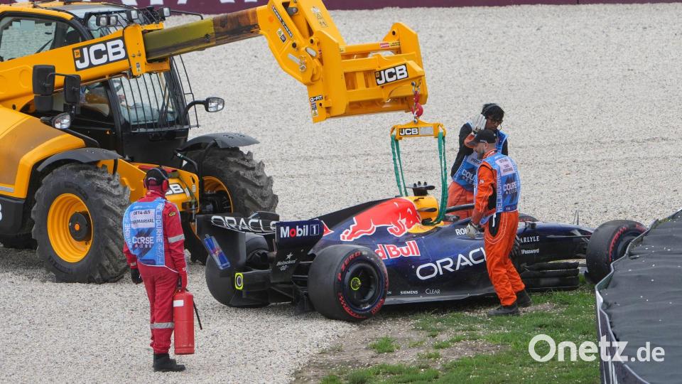 Max Verstappen schlittert ins Kiesbett. Bild: Asanka Brendon Ratnayake/AP/dpa