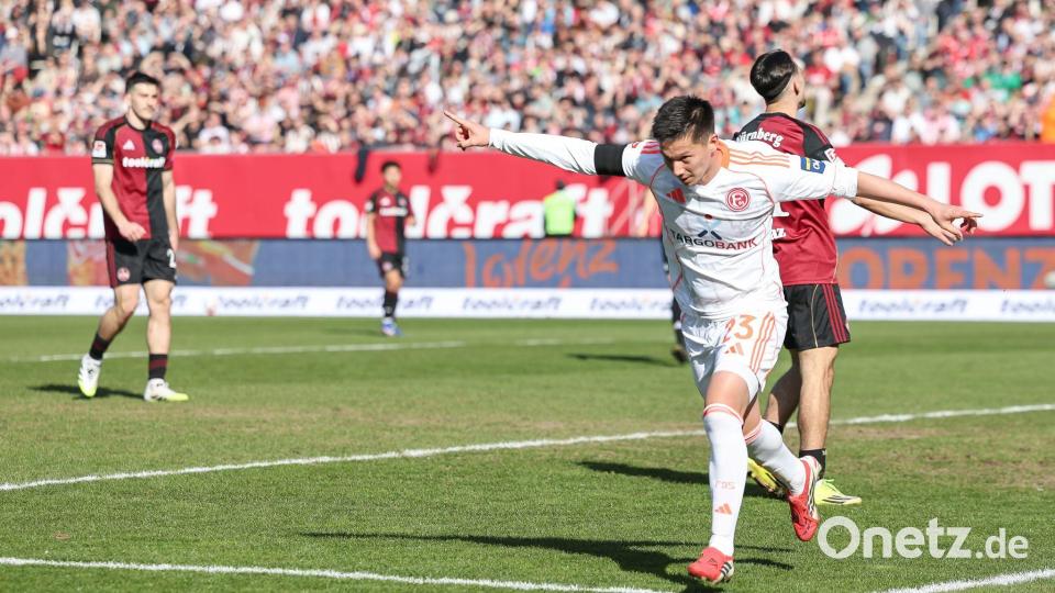 Düsseldorfs Shinta Appelkamp jubelt nach seinem Tor zum 1:0. Bild: Daniel Löb/dpa