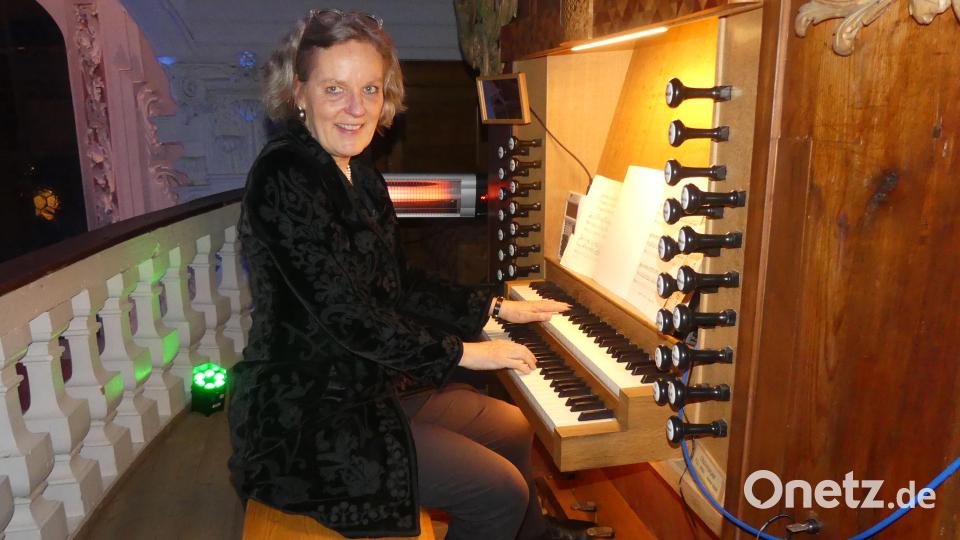 Die Erlanger Kirchenmusikdirektorin Susanne Hartwich-Düfel gestaltete den musikalischen Rahmen des Konzerts. Bild: rn