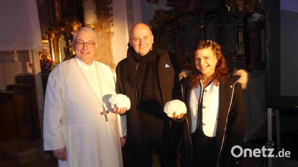 Abt em. Hermann Josef Kugler stellte die Professoren Dr.-Ing. Paul Steinmann und Dr.-Ing. Silvia Budday als Referenten (von links) vor. Bild: rn