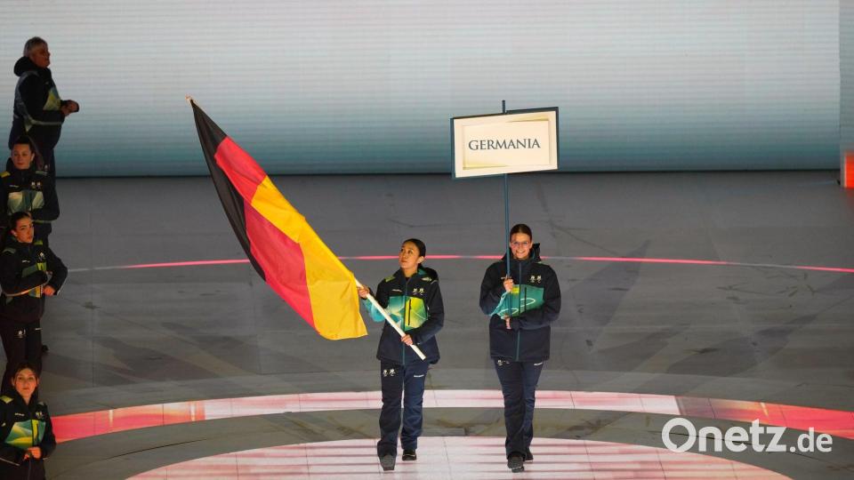 Athleten aus Deutschland nehmen an der Delegationsparade teil. Bild: Luca Bruno/AP/dpa