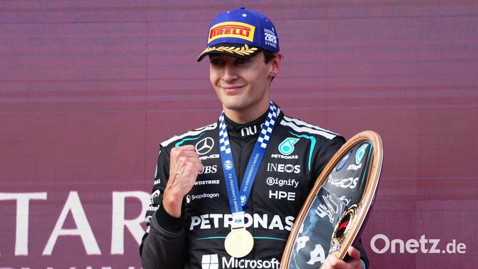 Der britische Mercedes-Pilot George Russell jubelt nach seinem Sieg beim Großen Preis von Australien. Bild: Scott Barbour/AP/dpa