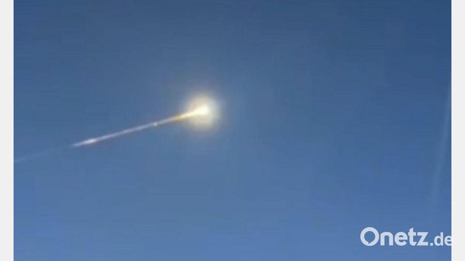 Die zunächst unbekannte Lichterscheinung hielt viele Menschen in weiten Teilen Westdeutschlands am Abend in Atem. Bild: Gianni Gattus/TNN/dpa
