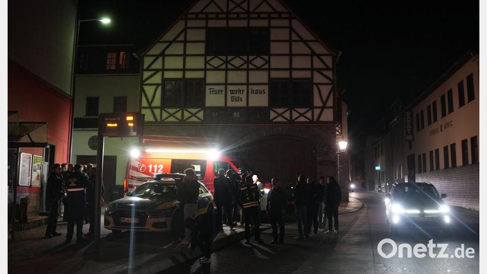 An dem Dach des Gebäudes in Koblenz entstand ein fußballgroßes Loch. Bild: Thomas Frey/dpa
