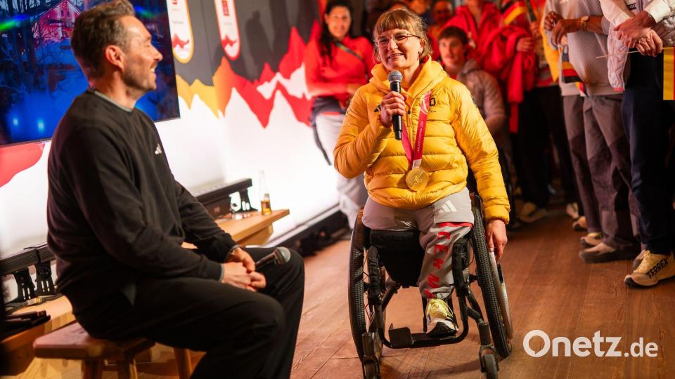 Ließ den Tag im Interview noch mal Revue passieren: Anna-Lena Forster (r). Bild: Philipp von Ditfurth/dpa