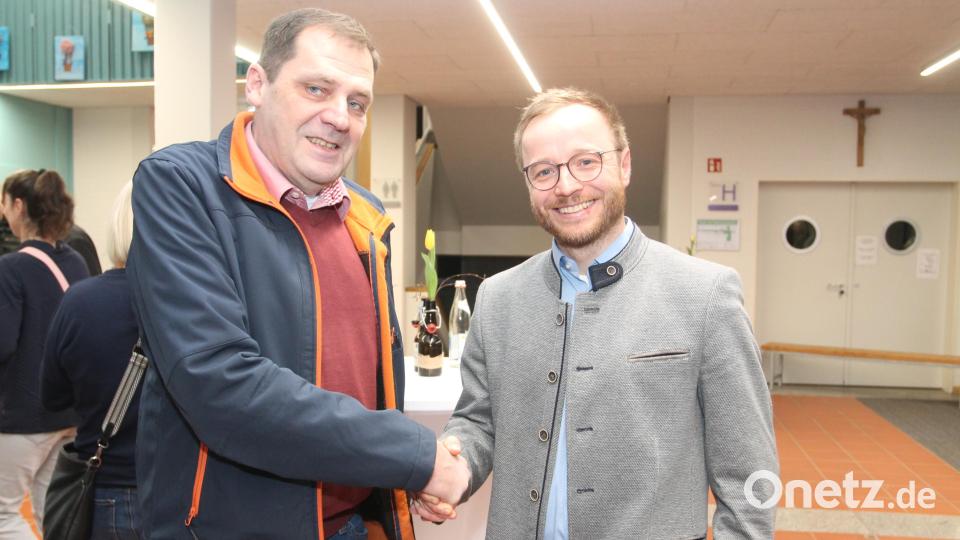 In Pleystein gehen Christoph Müllhofer (CSU; rechts) und Werner Rieß (SPD) in zwei Wochen in die Stichwahl. Bild: pi