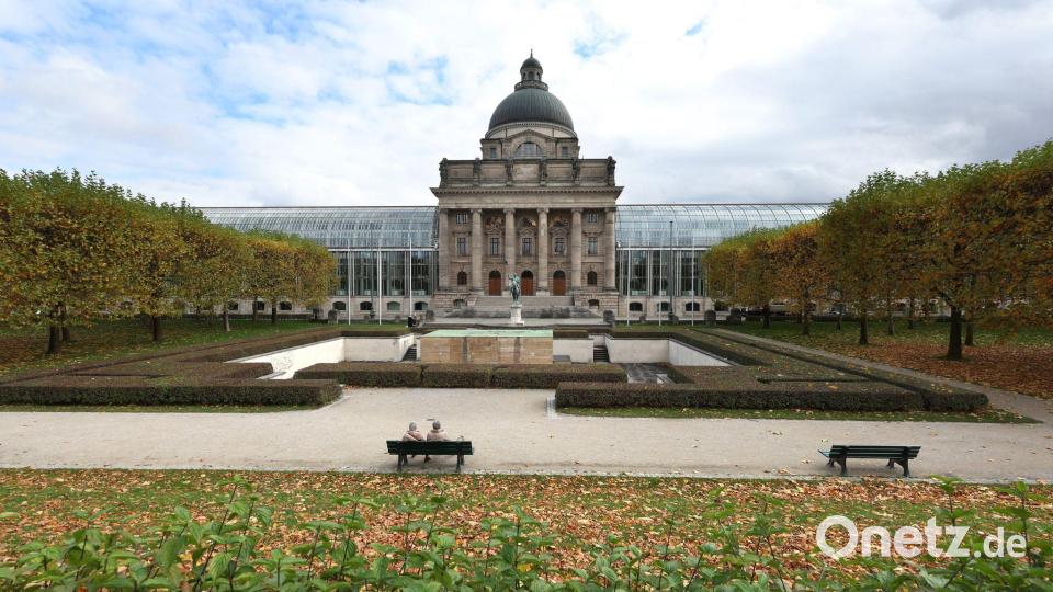 Die Staatskanzlei in München soll aufklären. (Archivbild) Bild: Karl-Josef Hildenbrand/dpa