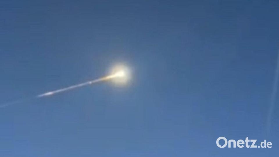 Auch aus weiter Entfernung war das Lichtspektakel sichtbar. Bild: Gianni Gattus/TNN/dpa