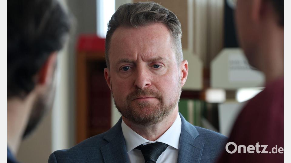 Harald Nowack, Oberstaatsanwalt und Pressesprecher der Staatsanwaltschaft Rostock, unterrichtete die Öffentlichkeit über die Anklage. Bild: Bernd Wüstneck/dpa