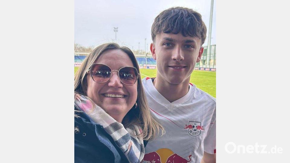 Toni Langsteiner hatte nach dem Spiel gegen den FC Bayern jede Menge Besuch aus der Oberpfalz. Auch seine Patin Steffi war da. Bild: Langsteiner/privat