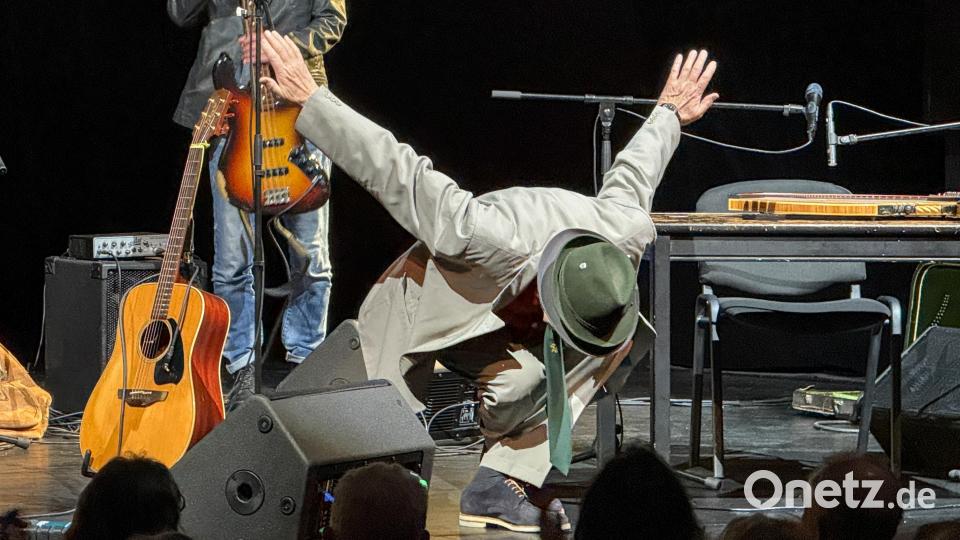 Er verbeugt sich einfach galant wie sonst wohl niemand. Bild: Petra Hartl