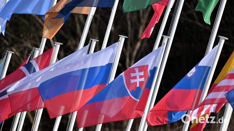 Die russische Fahne weht bei den Paralympics. Bild: Martin Schutt/dpa