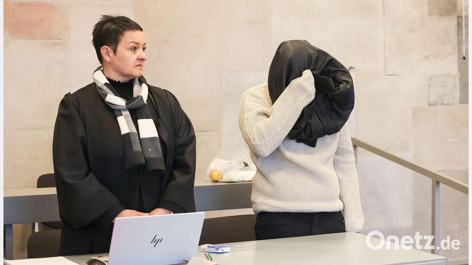 Das Opfer soll die Angeklagten nur um eine Zigarette gefragt haben - dann kam es zum Streit. (Archivbild) Bild: Daniel Löb/dpa