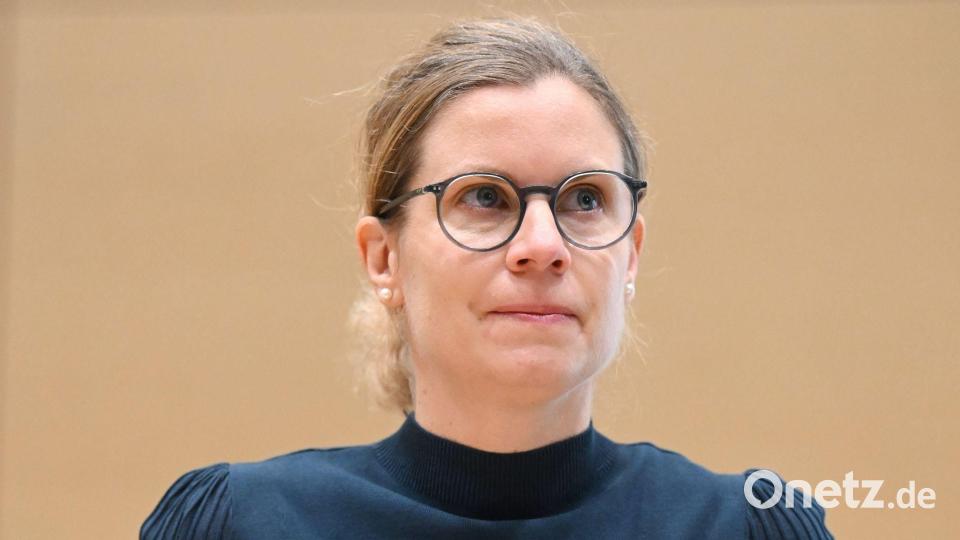 Klägerin Pia Aksoy wurde im März 2021 gegen das Corona-Virus geimpft. (Archivbild) Bild: Uli Deck/dpa