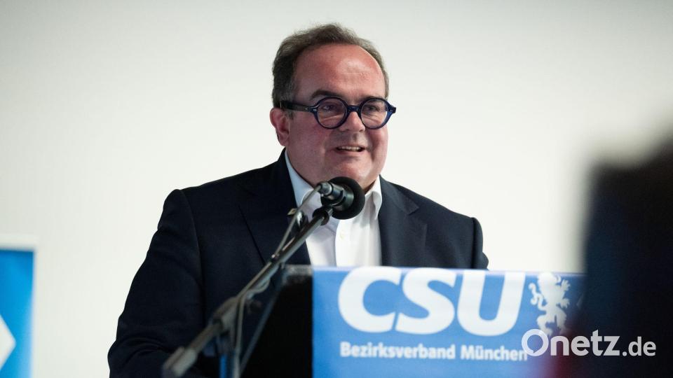 Bei der Stichwahl kommt es auch darauf an, wer die Stimmen des unterlegenen CSU-Kandidaten Clemens Baumgärtner für sich gewinnen kann. (Archivbild) Bild: Leonie Asendorpf/dpa