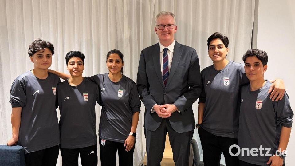 Die fünf Fußballerinnen befinden sich nach ihrer Asyl-Zusage an einem geheimen Ort in Australien. Bild: -/Australia Ministry of Home Affairs via AP/dpa