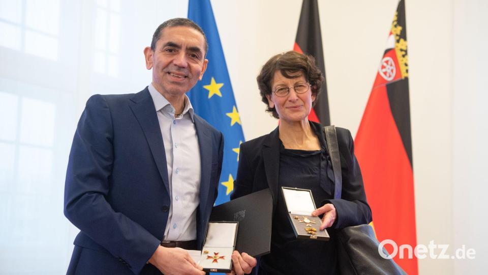 Zahlreiche Auszeichnungen wurden dem Ehepaar verliehen, auch der Verdienstorden des Landes Rheinland-Pfalz. (Archivbild) Bild: Boris Roessler/dpa