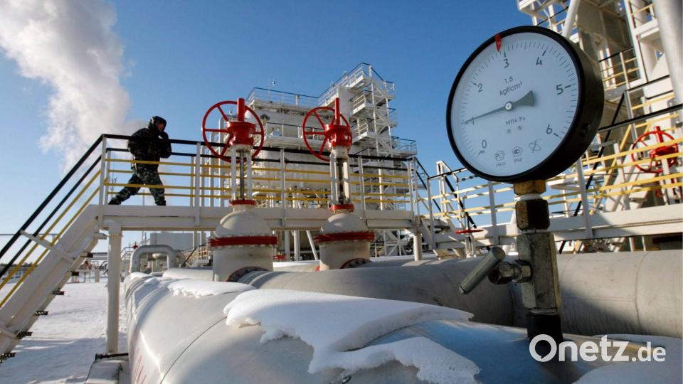 Russland hofft durch die Engpässe bei den Öllieferungen aus dem Nahen Osten mit einem verstärkten Export seiner Energie und Mehreinnahmen. (Archivbild) Bild: Yuri Kochetkov/EPA/dpa