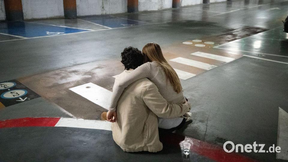 Immer wieder müssen die Menschen in Israel wegen iranischer Angriffe Schutz suchen. (Archivbild) Bild: Chen Junqing/XinHua/dpa