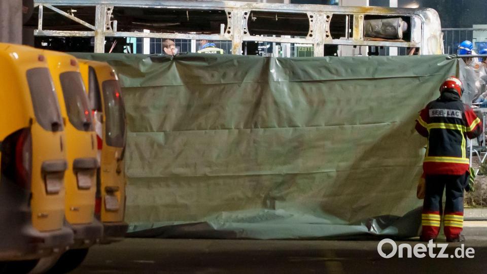 Der Rettungseinsatz war am Abend noch im Gange, wie die Polizei des Kantons auf Facebook berichtete. Bild: Laurent Merlet/KEYSTONE/dpa