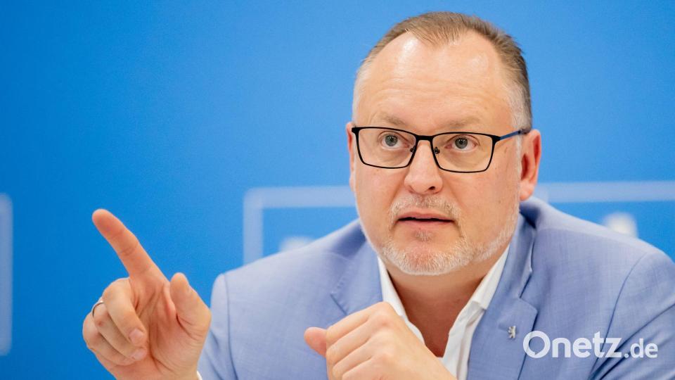 Falko Liecke (CDU), Staatssekretär für Jugend und Familie, äußerte den Verdacht, dass der Vorfall aus politischen Gründen nicht gemeldet wurde. (Archivbild) Bild: Christoph Soeder/dpa