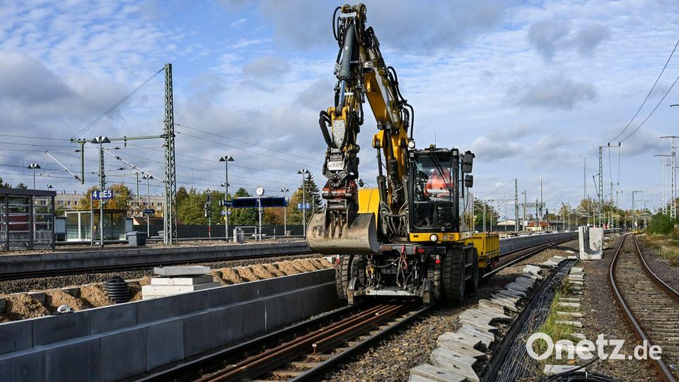Seit August ist die Fernverkehrsstrecke zwischen Berlin und Hamburg vollständig gesperrt. (Archivbild) Bild: Jens Kalaene/dpa