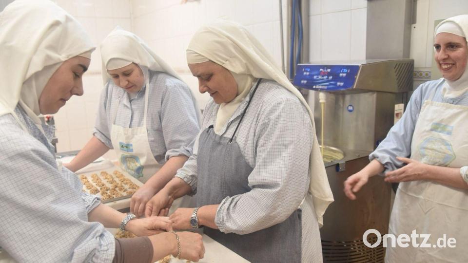 Die Klarissen sind für ihre Süßigkeiten aus der Klostermanufaktur bekannt. (Handoutbild) Bild: ---/Francisco Canals/dpa