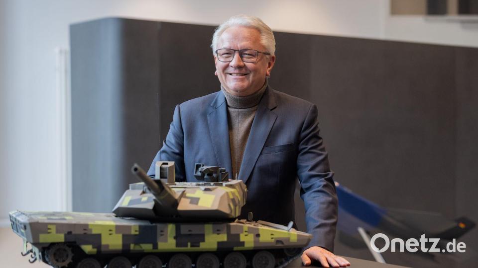 Ein Modell des Kampfpanzers Panther, den Rheinmetall in Italien baut und erste Exemplare 2028 ausliefern möchte. Bild: Rolf Vennenbernd/dpa