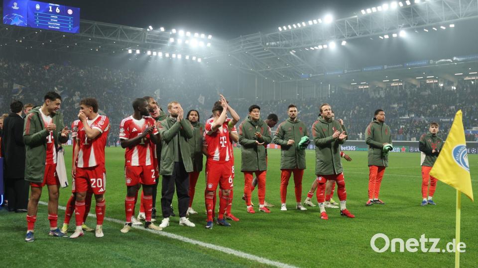 Die Bayern bejubeln einen mitreißenden Sieg. Bild: Jan Woitas/dpa