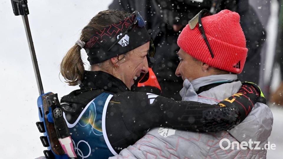 Franziska Preuß und Trainer Sverre Olsbu Röiseland am Ende der Olympischen Winterspiele. (Archivbild) Bild: Hendrik Schmidt/dpa